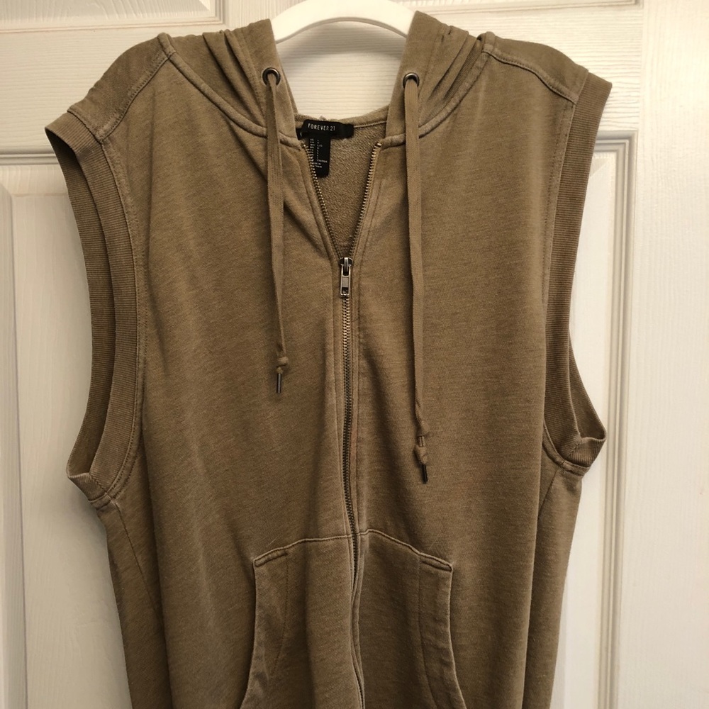 Forever 21 Sleeveless Zip up Hoodie